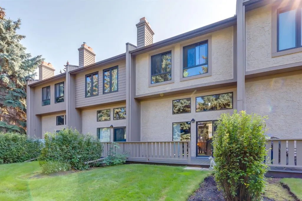 20 Point Mckay Court NW