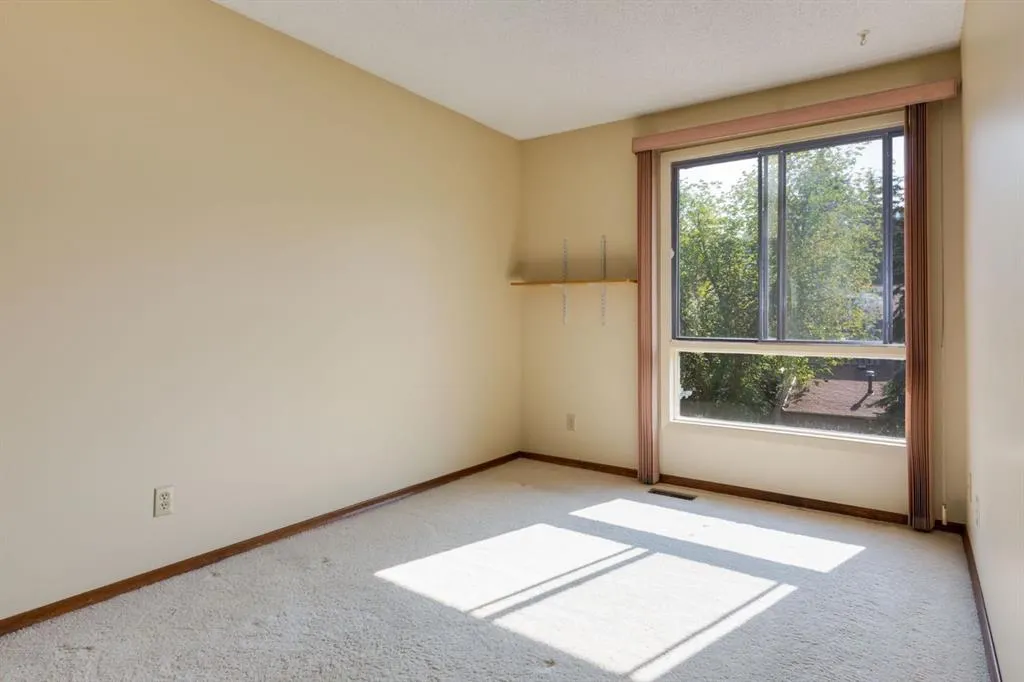 20 Point Mckay Court NW