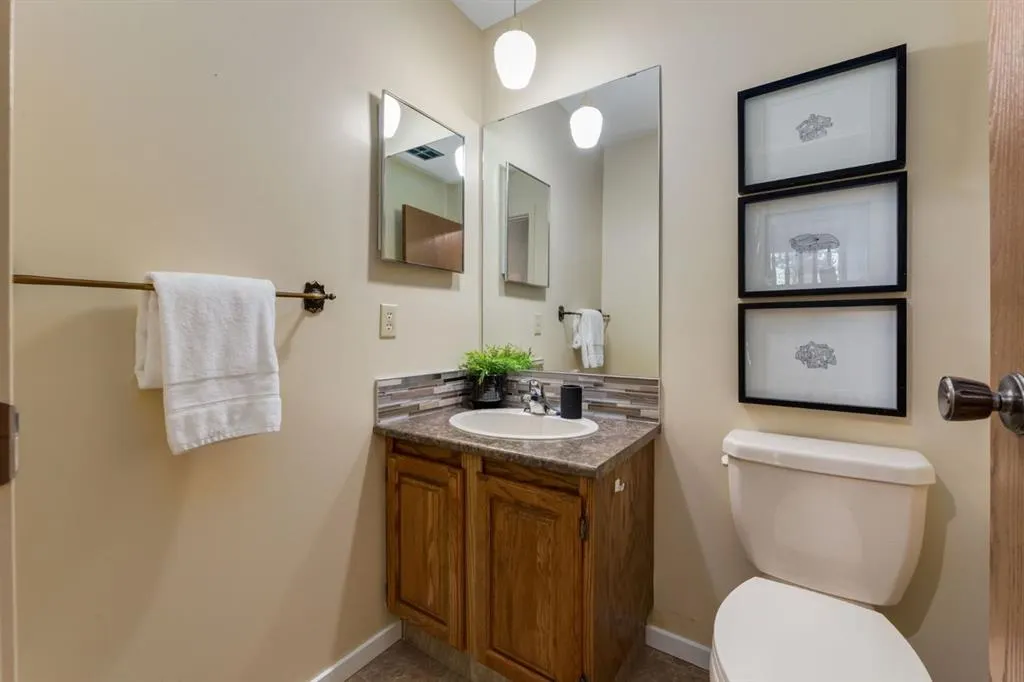 20 Point Mckay Court NW