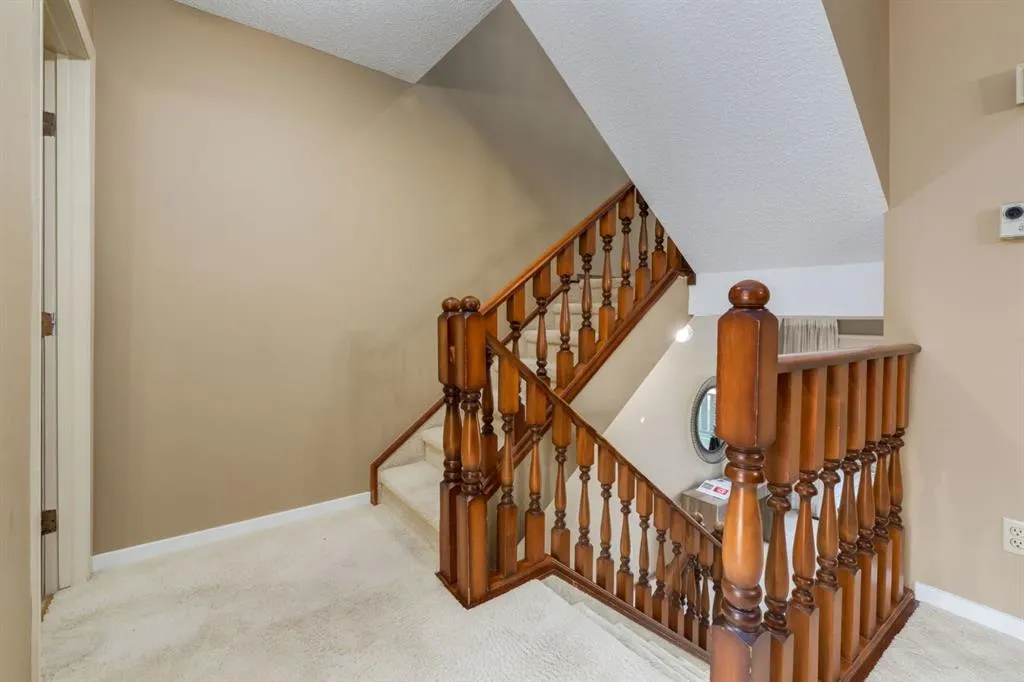 20 Point Mckay Court NW