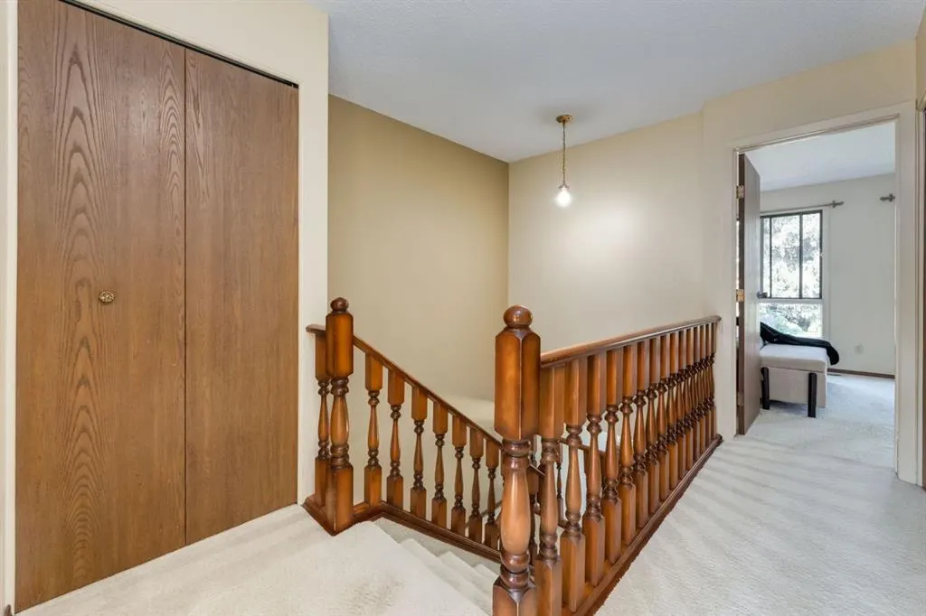 20 Point Mckay Court NW
