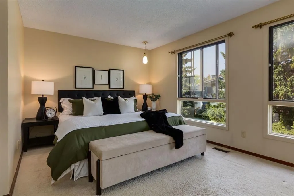 20 Point Mckay Court NW