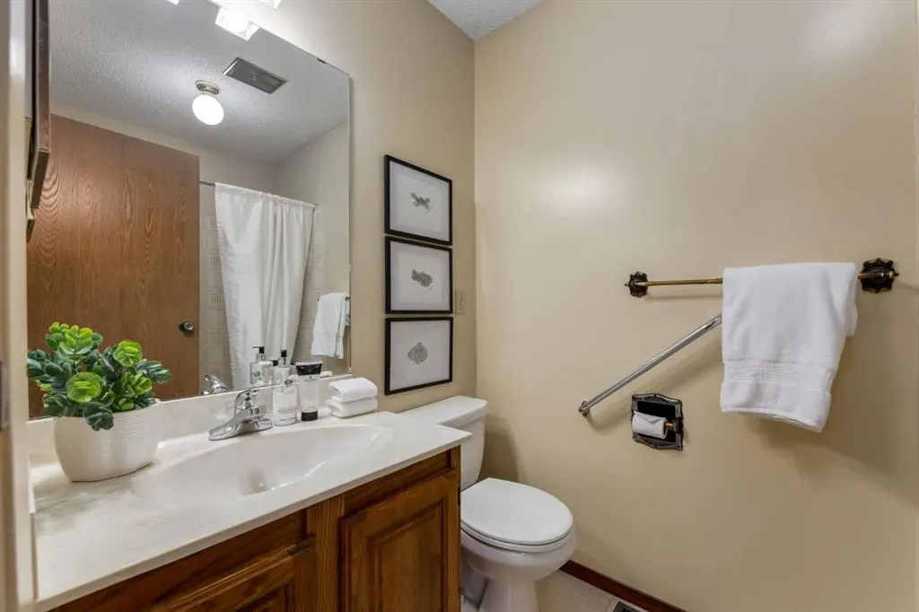 20 Point Mckay Court NW