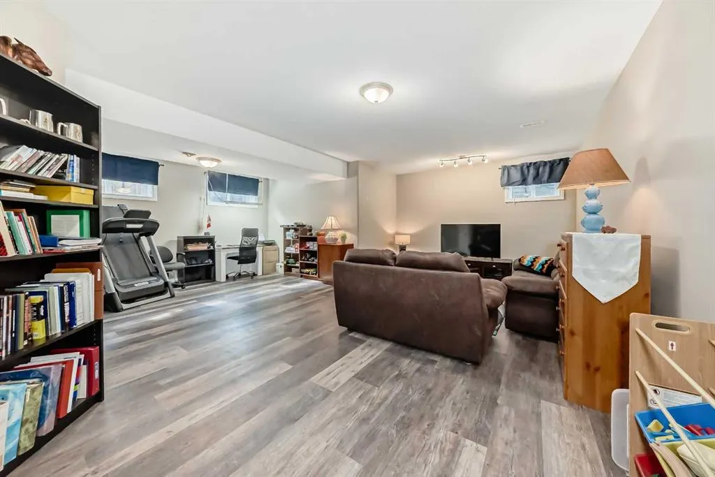 71 Adams Close