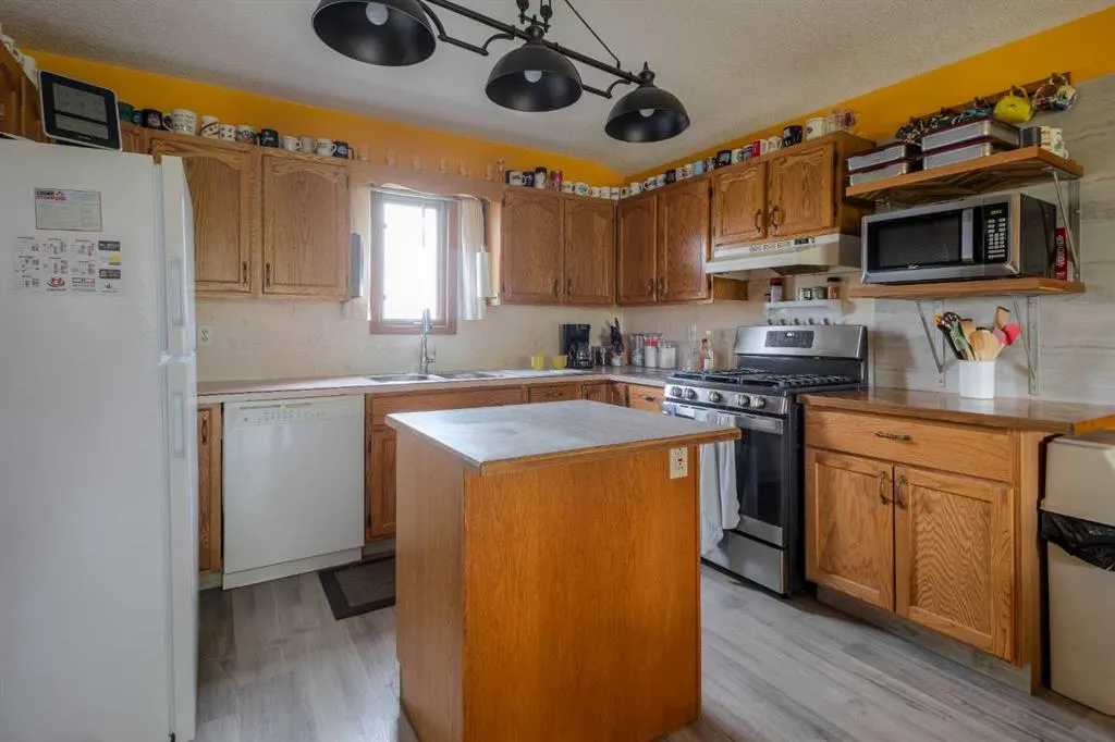 205019 100 RANGE Road SE, ##4