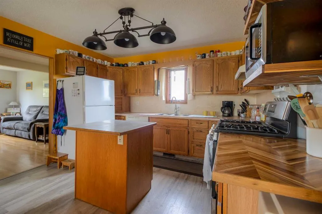205019 100 RANGE Road SE, ##4