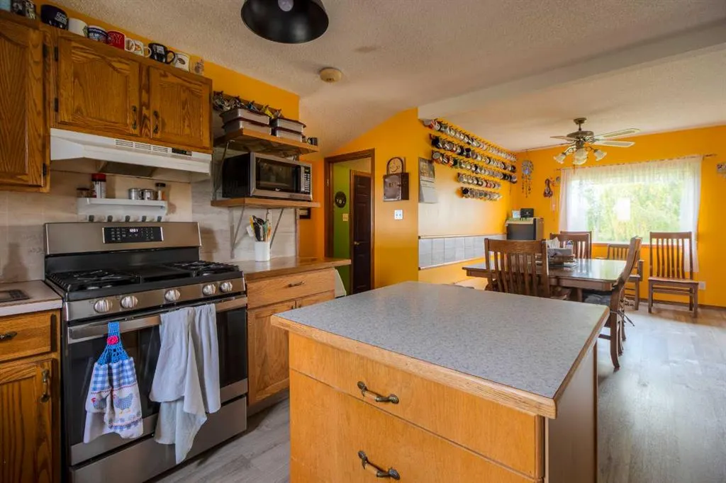 205019 100 RANGE Road SE, ##4