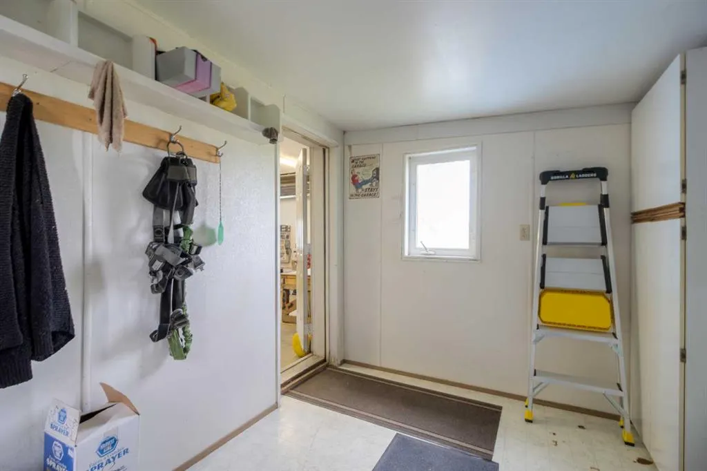 205019 100 RANGE Road SE, ##4