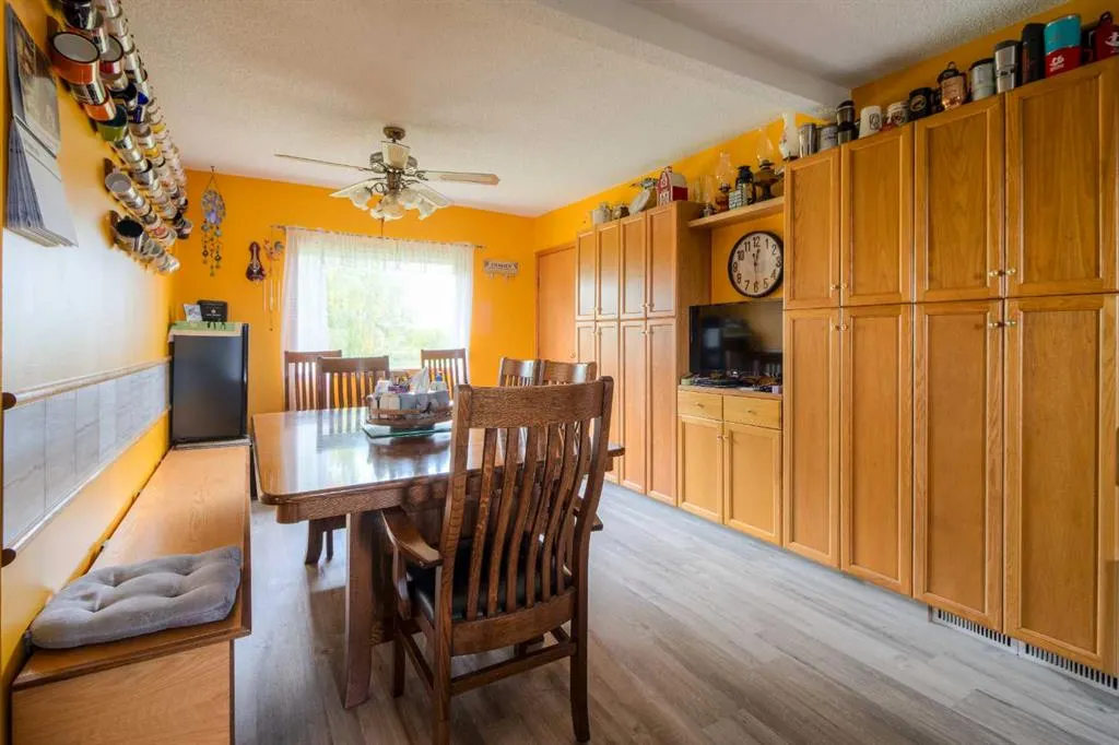 205019 100 RANGE Road SE, ##4