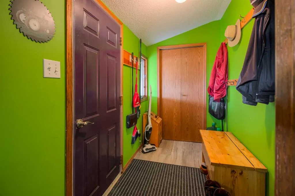 205019 100 RANGE Road SE, ##4