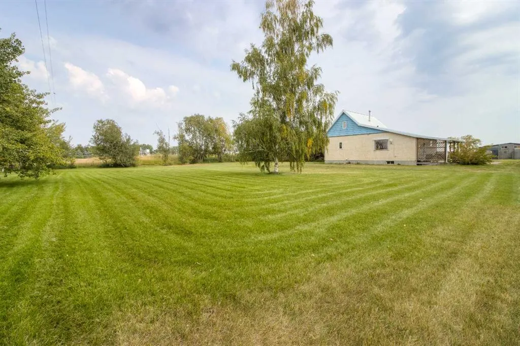 205019 100 RANGE Road SE, ##4