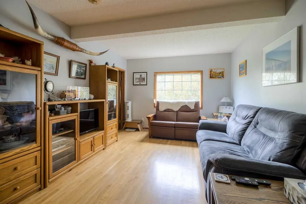 205019 100 RANGE Road SE, ##4