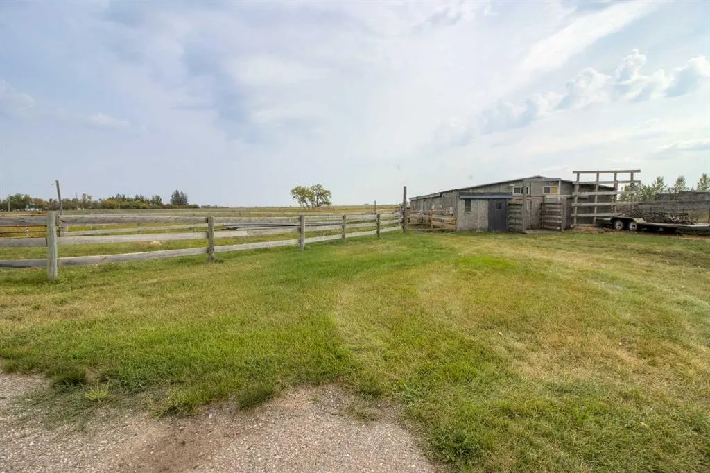 205019 100 RANGE Road SE, ##4