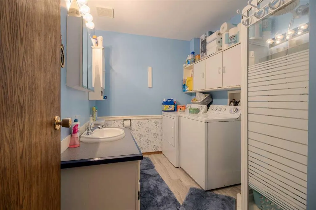 205019 100 RANGE Road SE, ##4