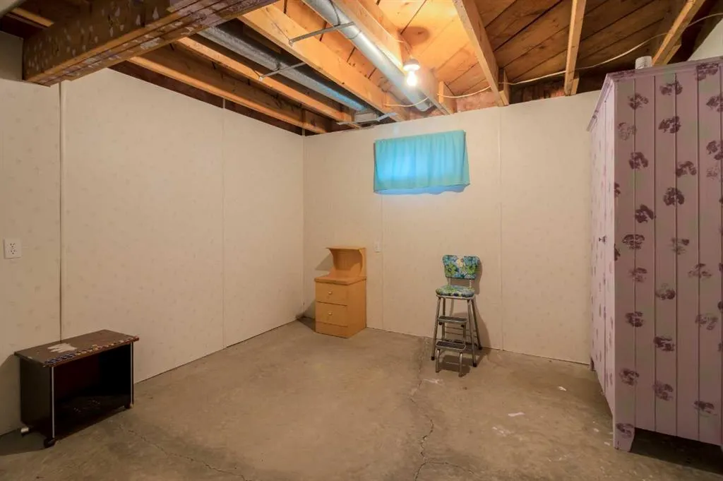 205019 100 RANGE Road SE, ##4