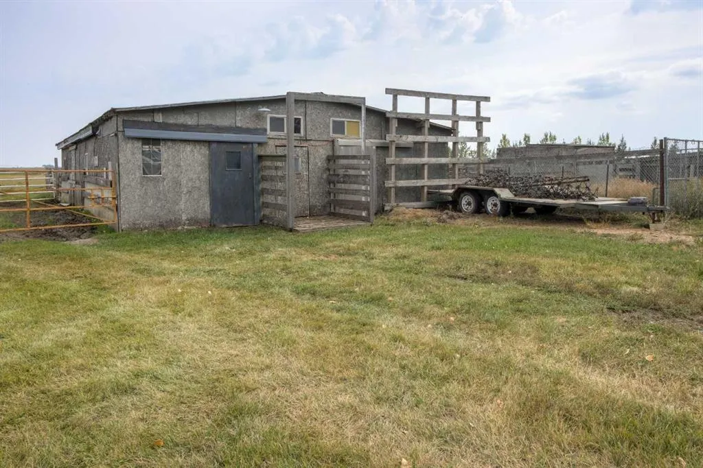 205019 100 RANGE Road SE, ##4
