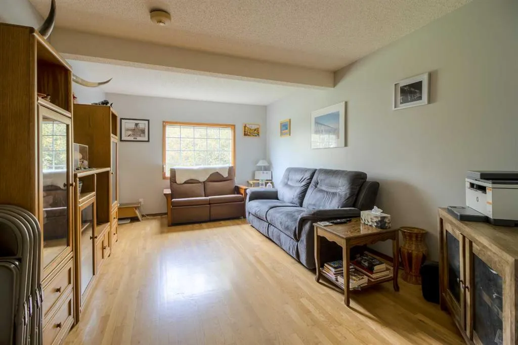 205019 100 RANGE Road SE, ##4
