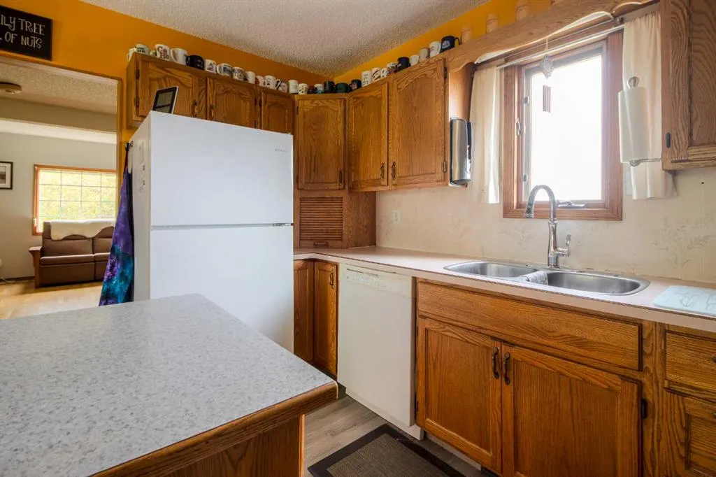 205019 100 RANGE Road SE, ##4