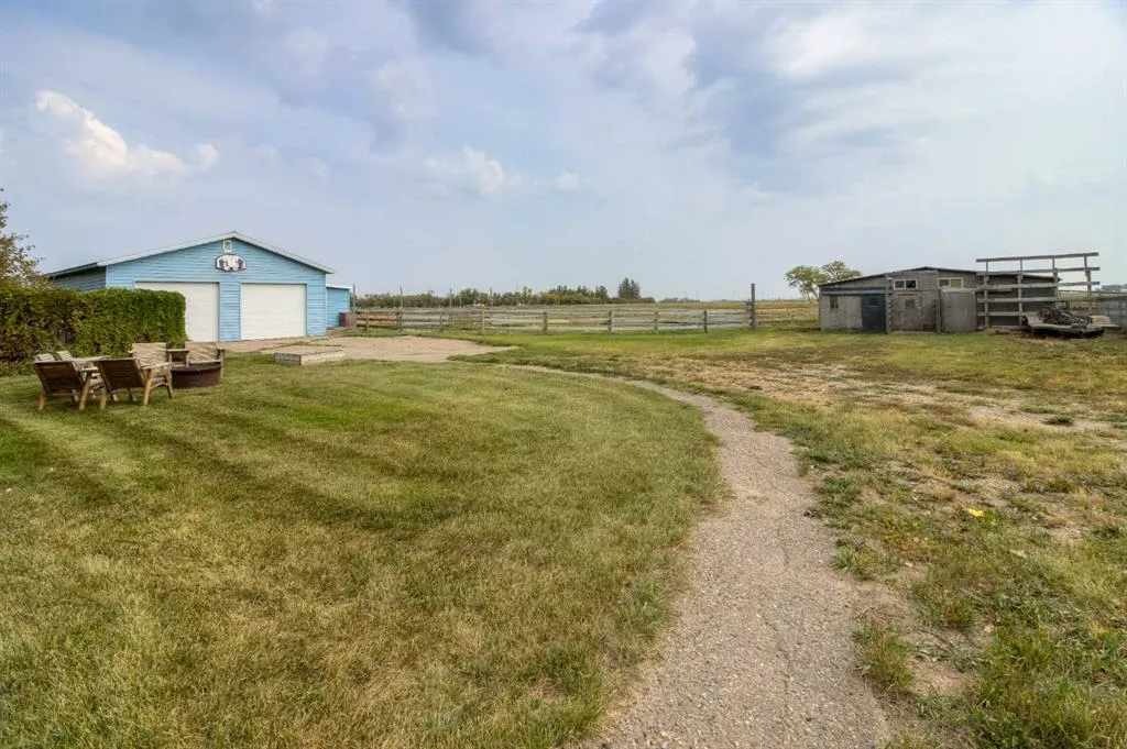 205019 100 RANGE Road SE, ##4