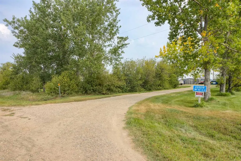205019 100 RANGE Road SE, ##4