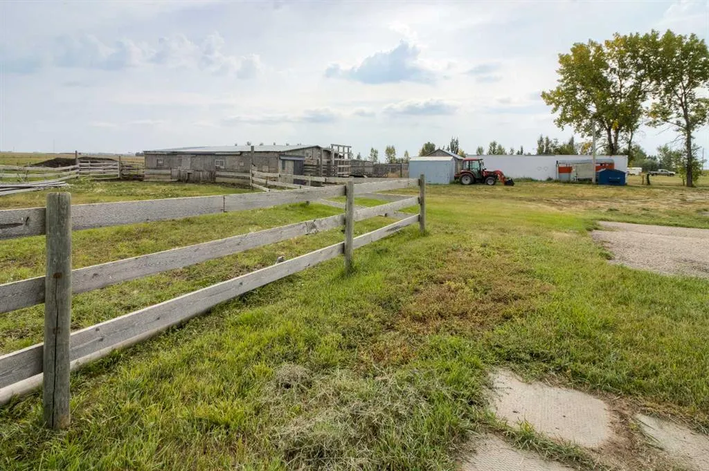 205019 100 RANGE Road SE, ##4