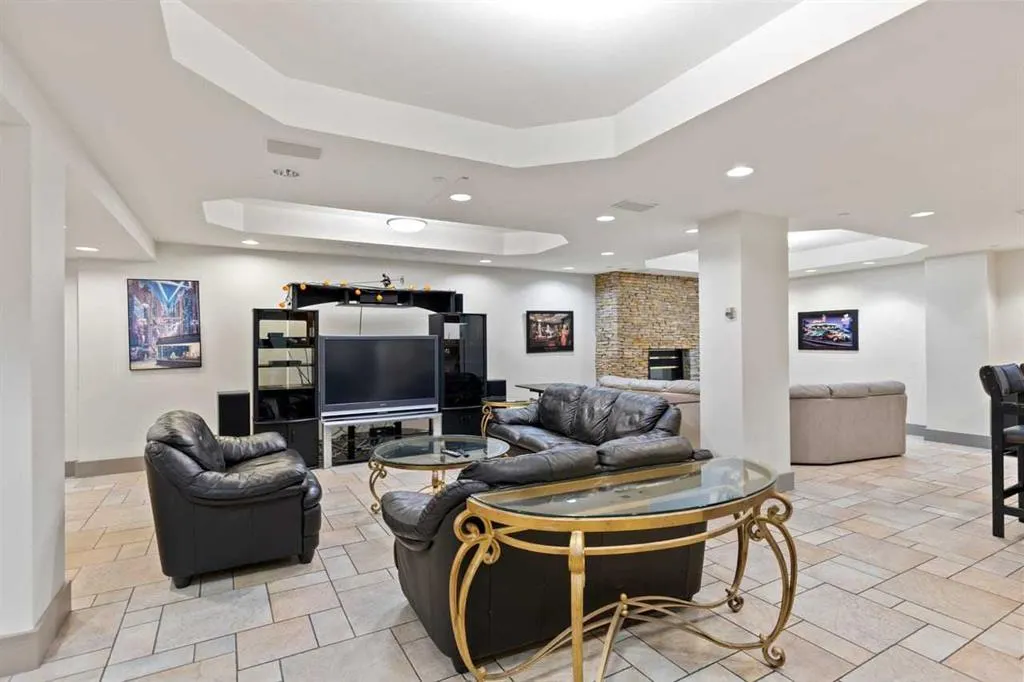 4555 Varsity Lane NW, #406