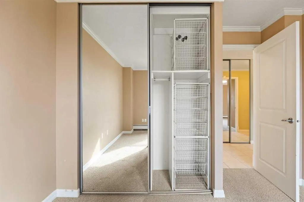 4555 Varsity Lane NW, #406