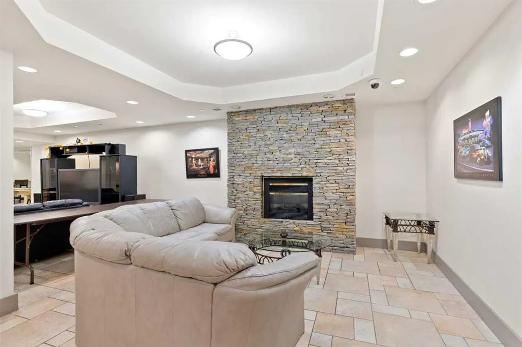4555 Varsity Lane NW, #406