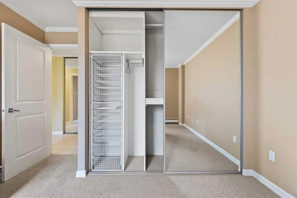 4555 Varsity Lane NW, #406