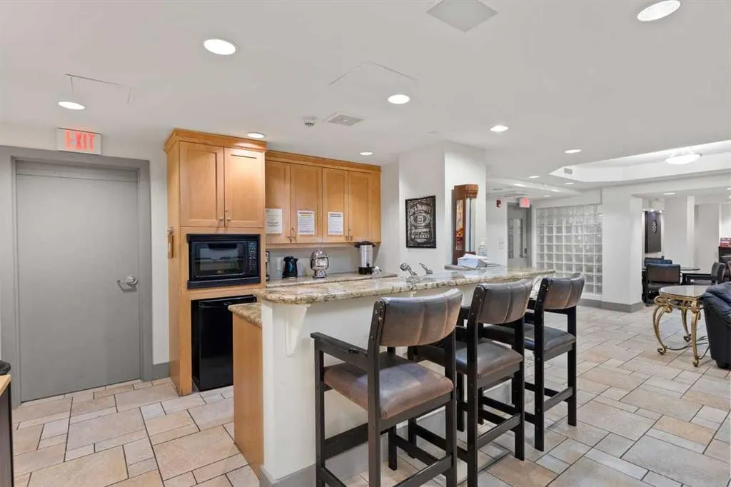 4555 Varsity Lane NW, #406