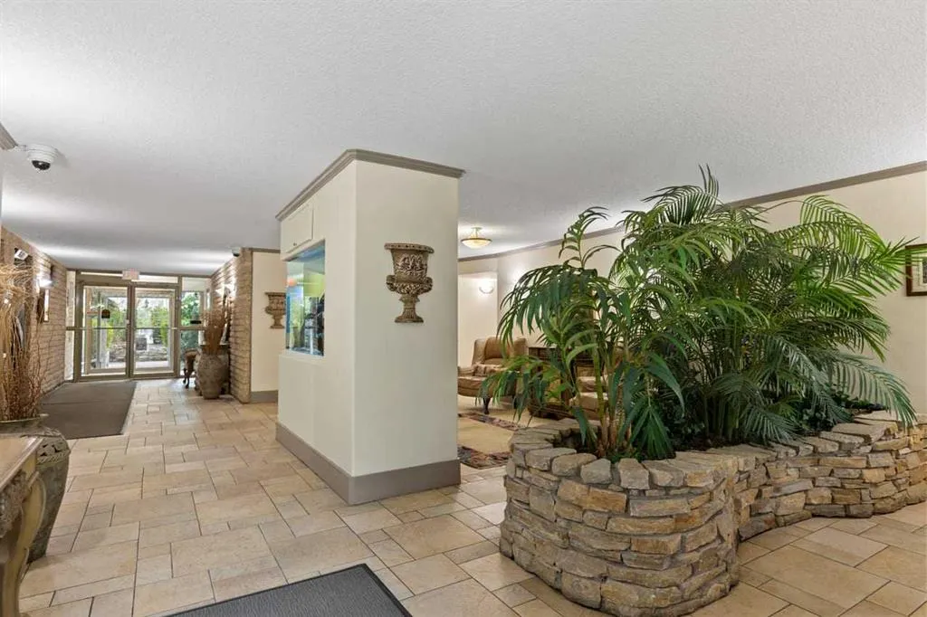 4555 Varsity Lane NW, #406