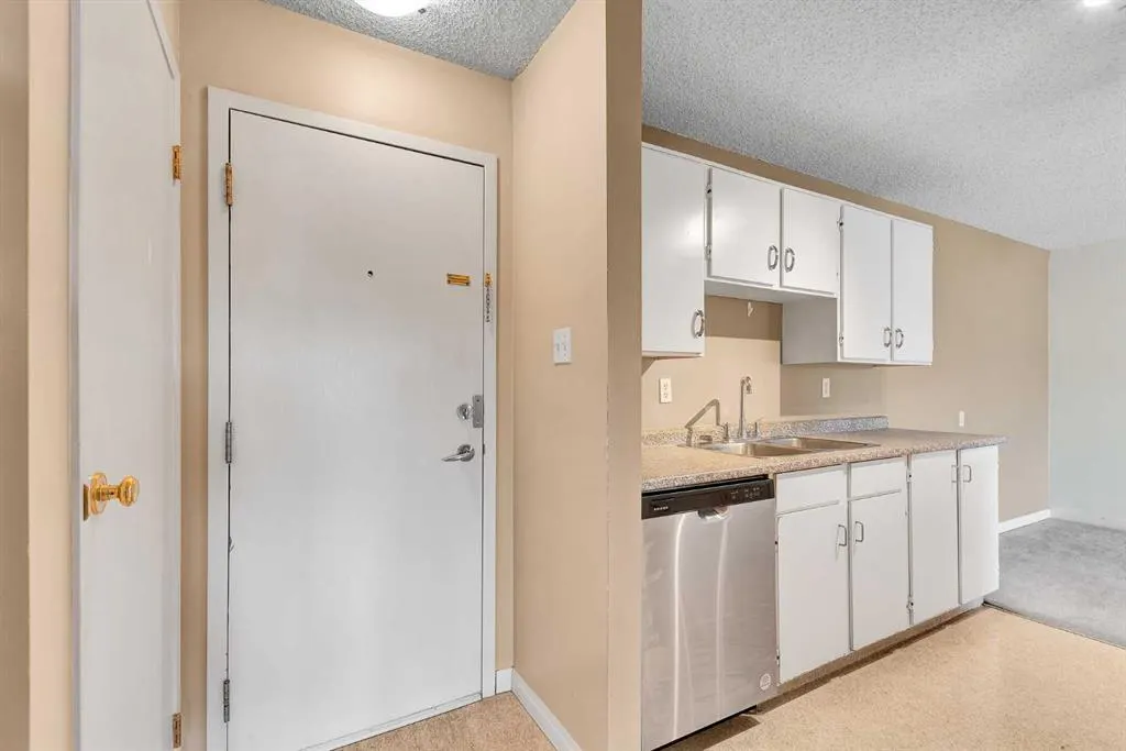 659 4 Avenue NE, #204