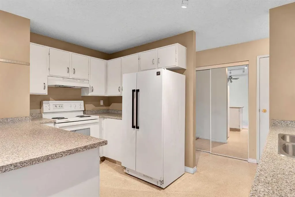 659 4 Avenue NE, #204