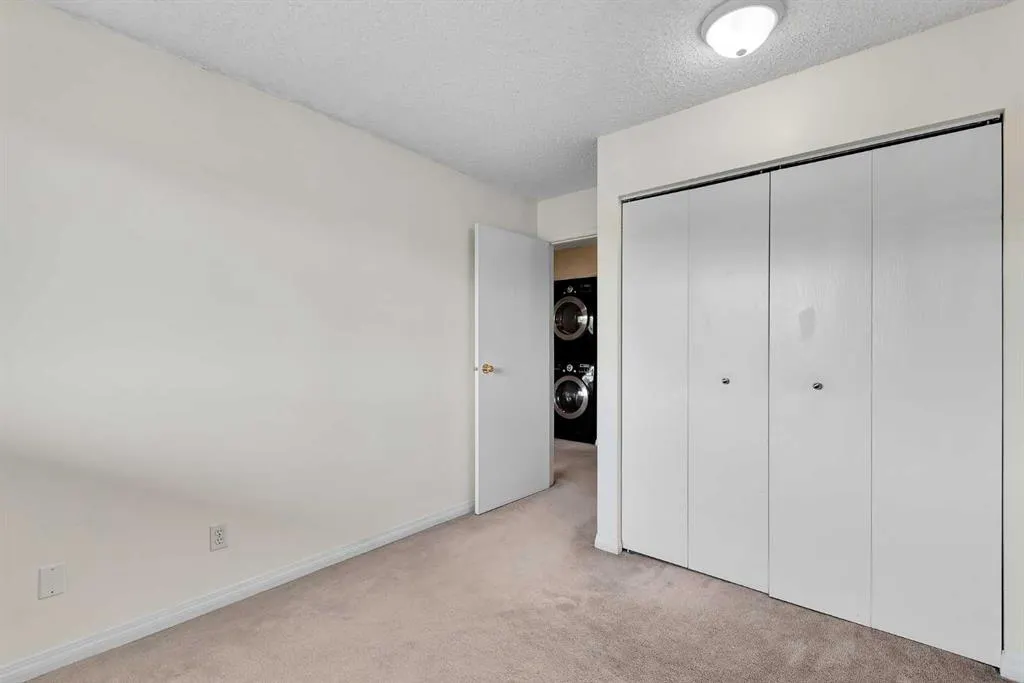 659 4 Avenue NE, #204