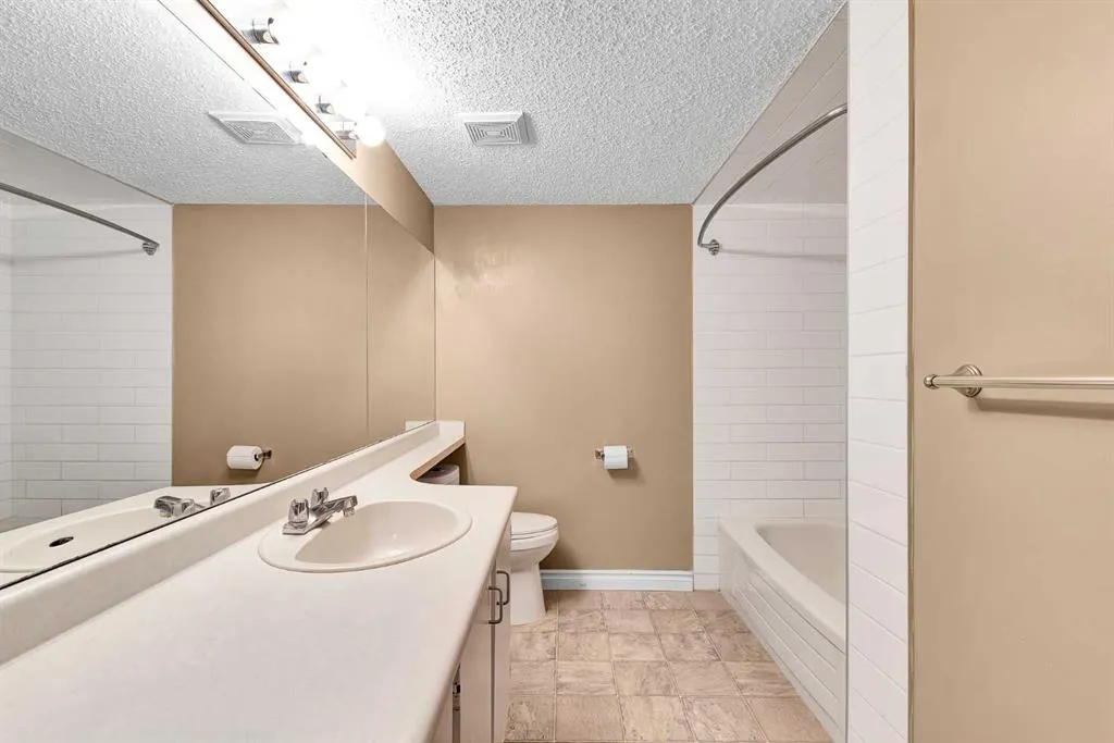 659 4 Avenue NE, #204
