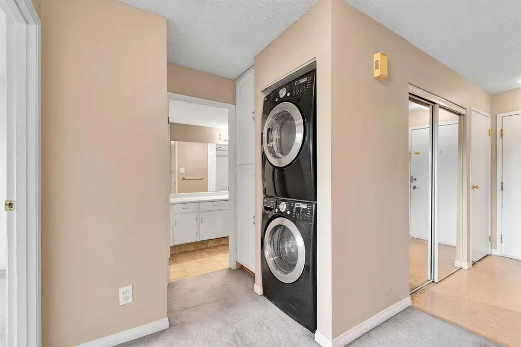 659 4 Avenue NE, #204