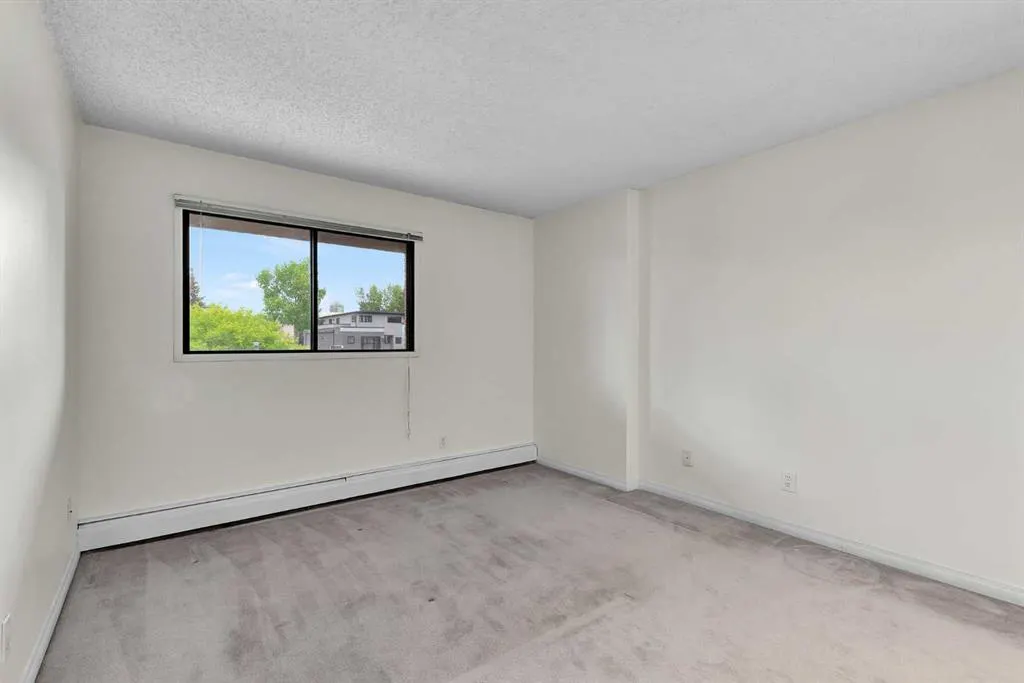 659 4 Avenue NE, #204
