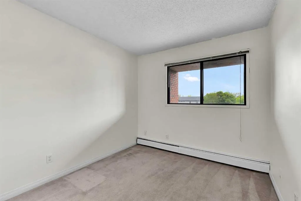 659 4 Avenue NE, #204