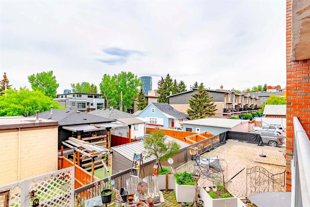 659 4 Avenue NE, #204