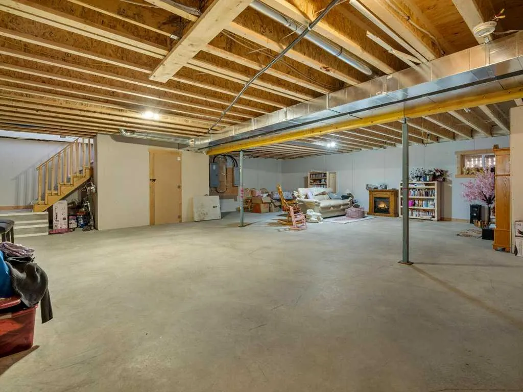 51 N 2 Street E