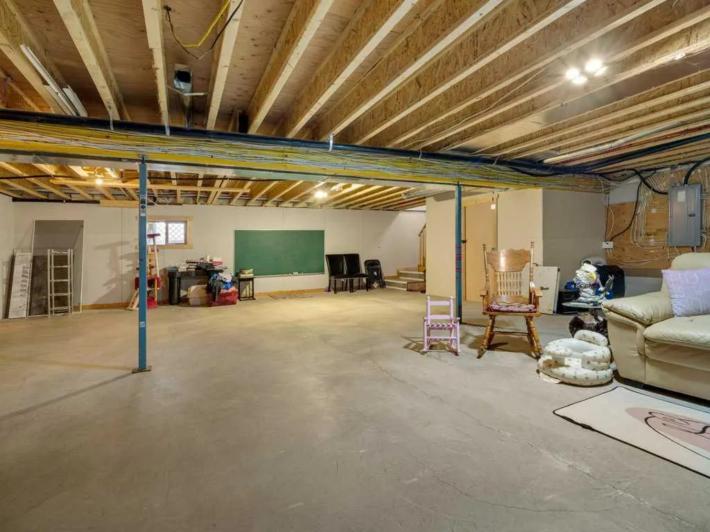 51 N 2 Street E