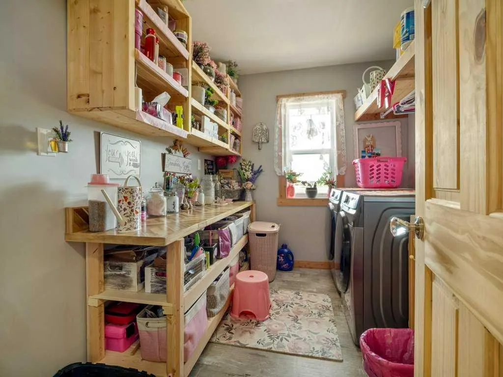 51 N 2 Street E