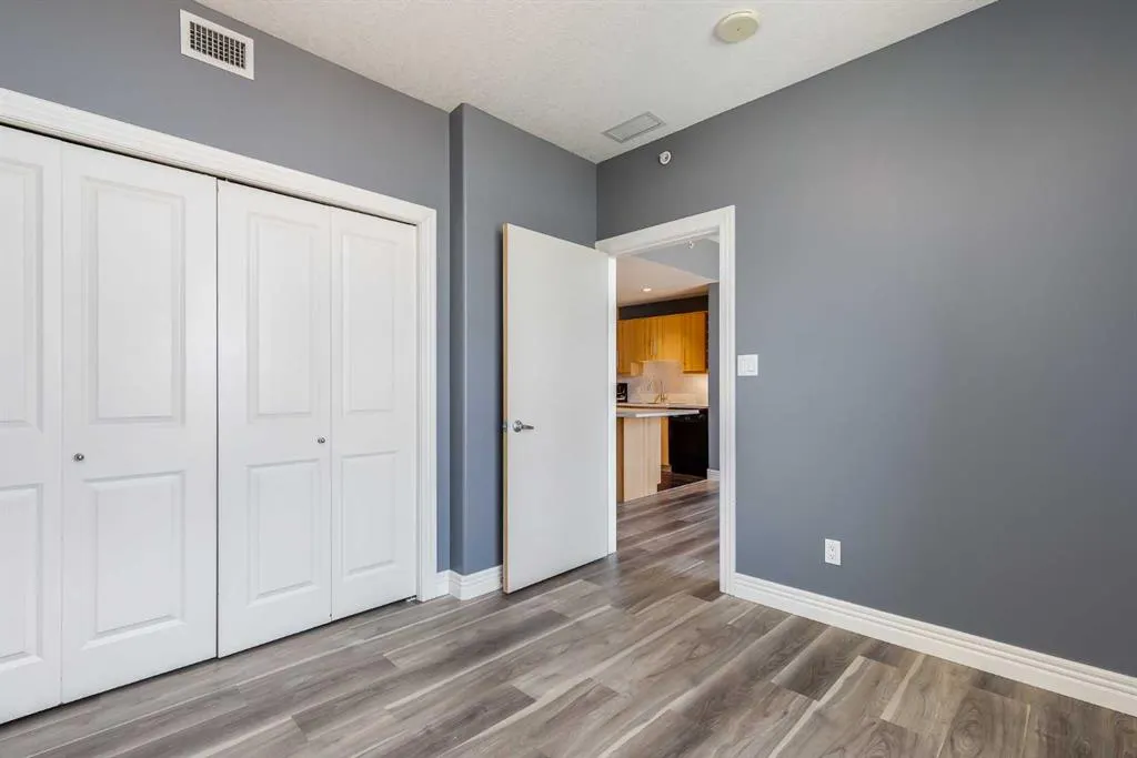55 Spruce Place SW, #2001