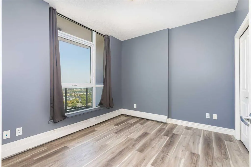 55 Spruce Place SW, #2001
