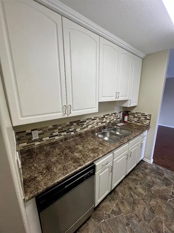 5519 Kerry Wood Drive, #305