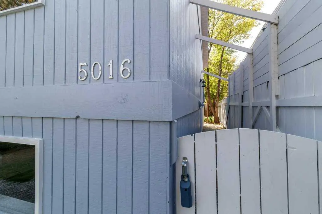 5016 44 Street