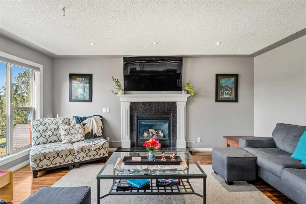 216 Stonegate Place NW
