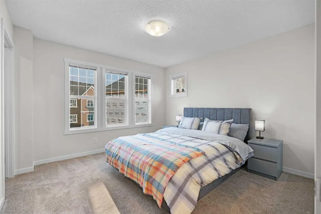 284 Cranbrook Square SE