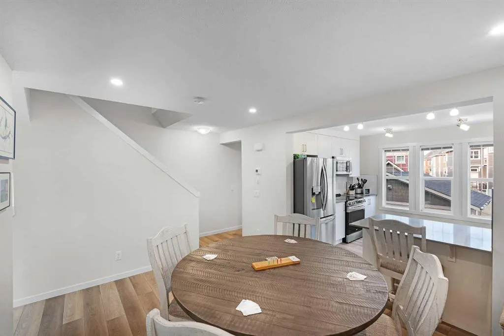 284 Cranbrook Square SE