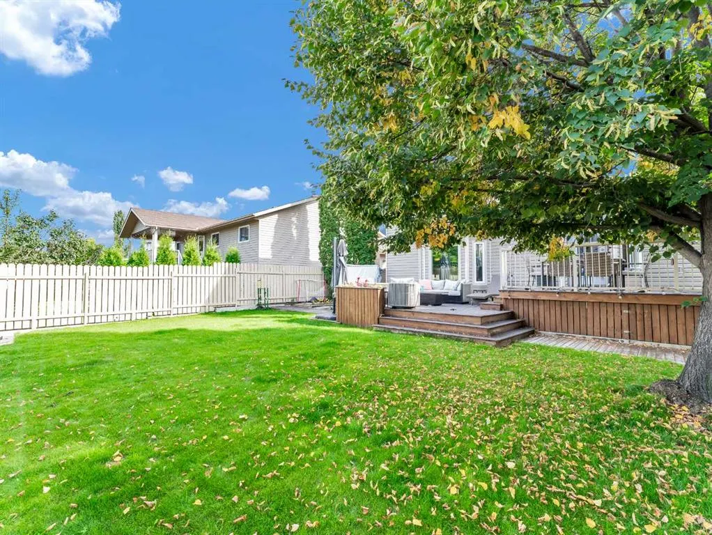 16 Storrs Crescent SE
